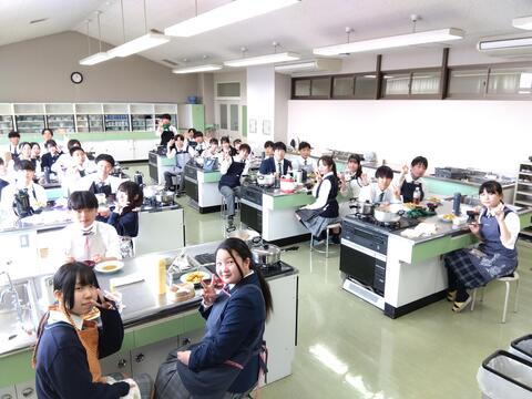 高校3年生の調理実習