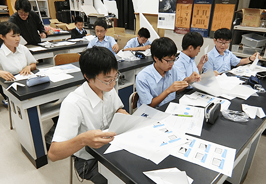 紙飛行機とブーメランの科学