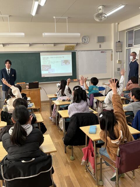 聖ヶ丘小学校への出張授業（条例策定ゼミ、環境美化ゼミ）