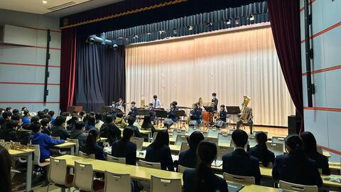 聖ヶ丘小学校との交流演奏会